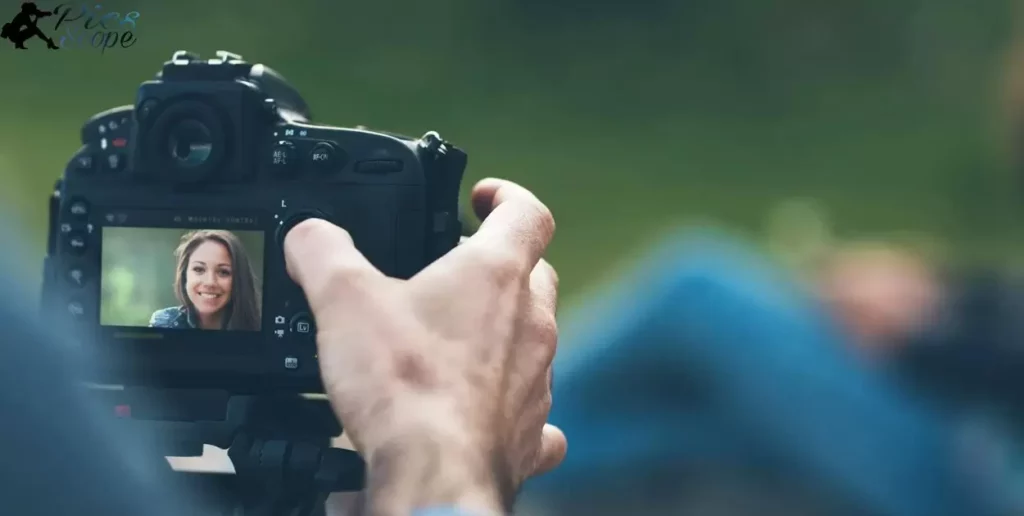 Exploring the Impact of Screenshots on Photographers