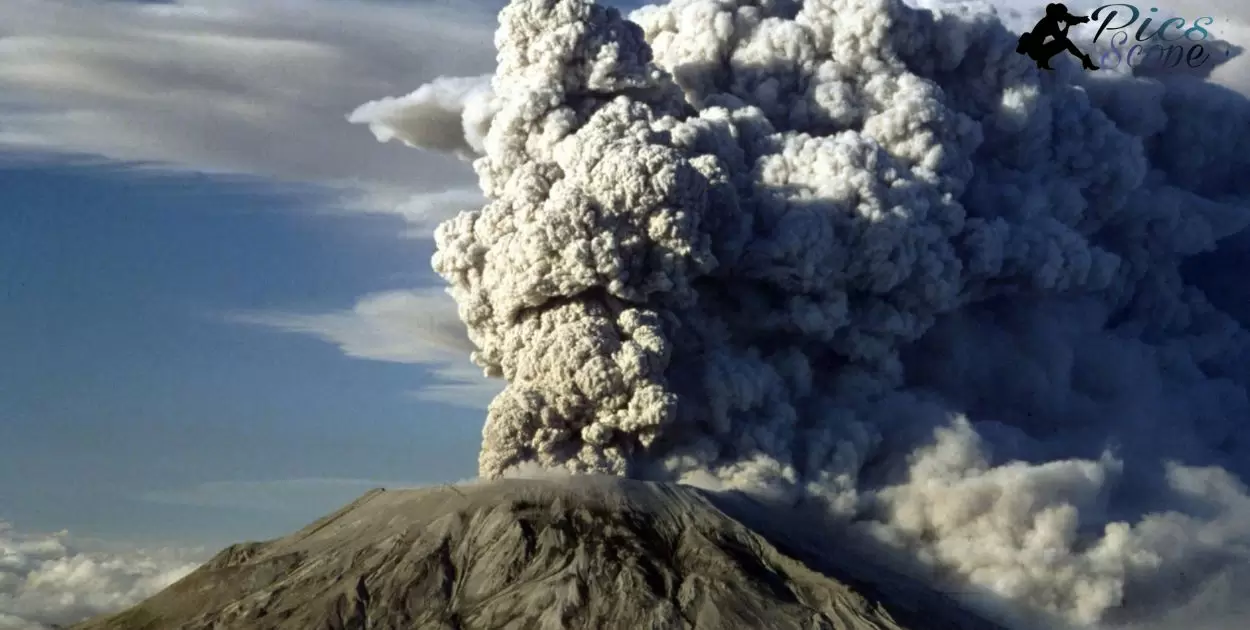 What Type Of Volcanic Eruption Is Shown In This Photograph?