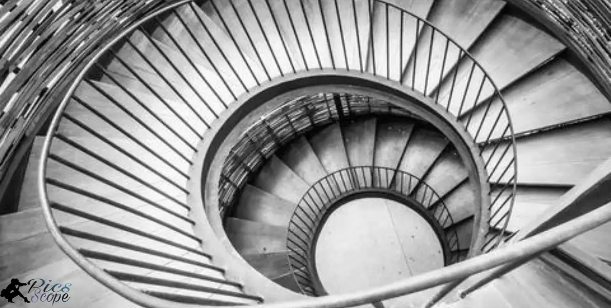 What is the spiral theory in photography?